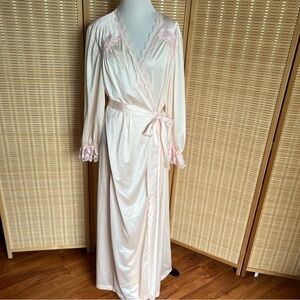 Lorraine Robe Vintage Elegant  Lace Trim Robe